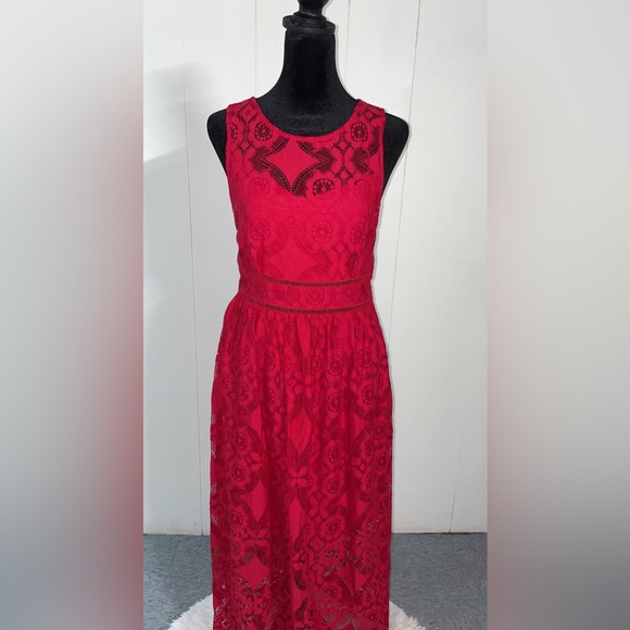 Francesca’s Full lace Red dress, with an open Back - Picture 6 of 8